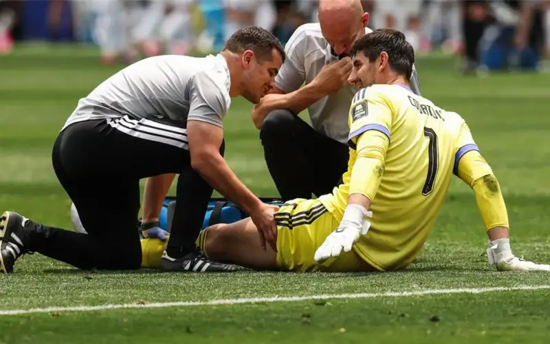 غموض يحيط بمشاركة تيبو كورتوا في افتتاحية ريال مدريد بعد إصابته الدولية